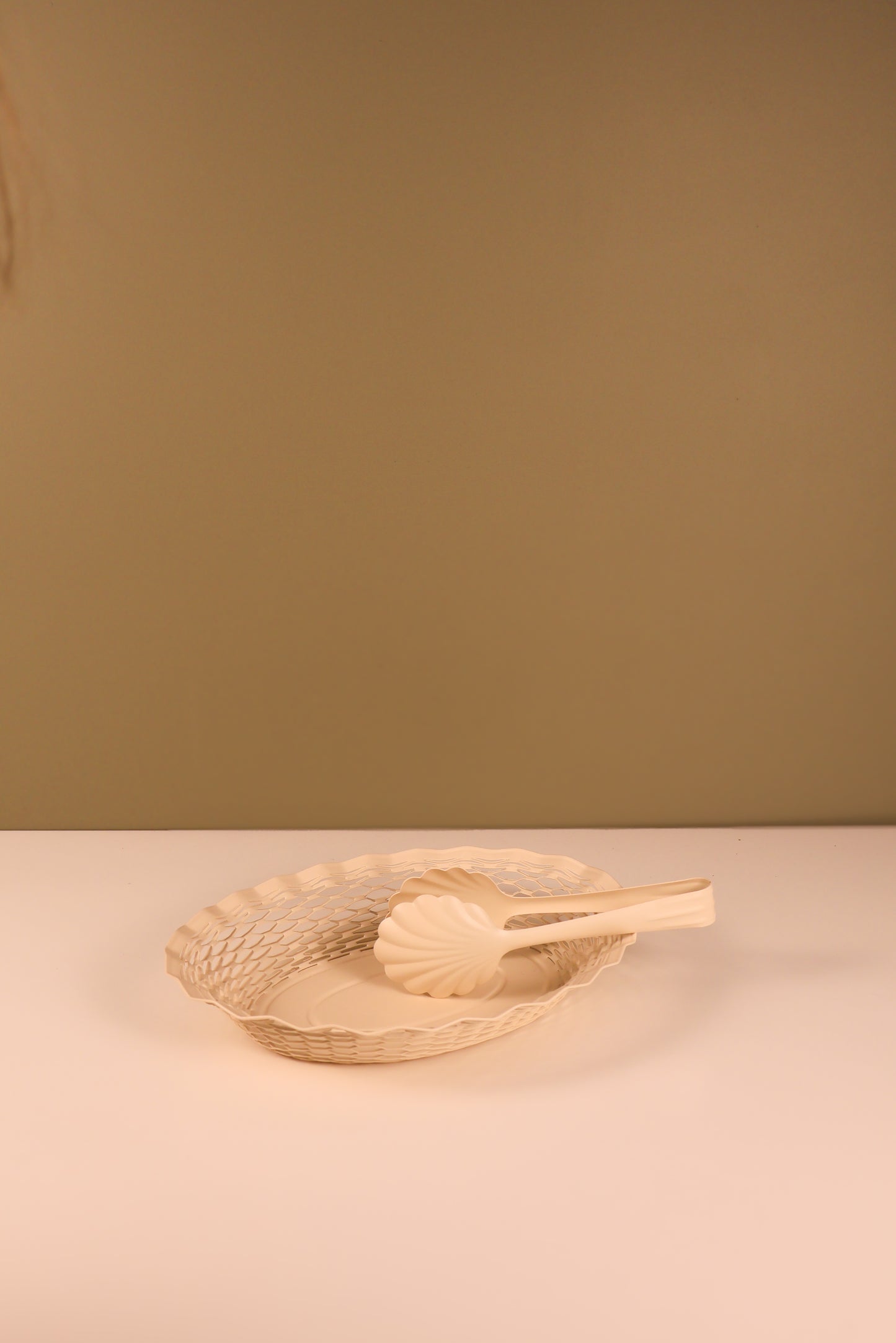 Scallop Shell Serving Tongs - Cream