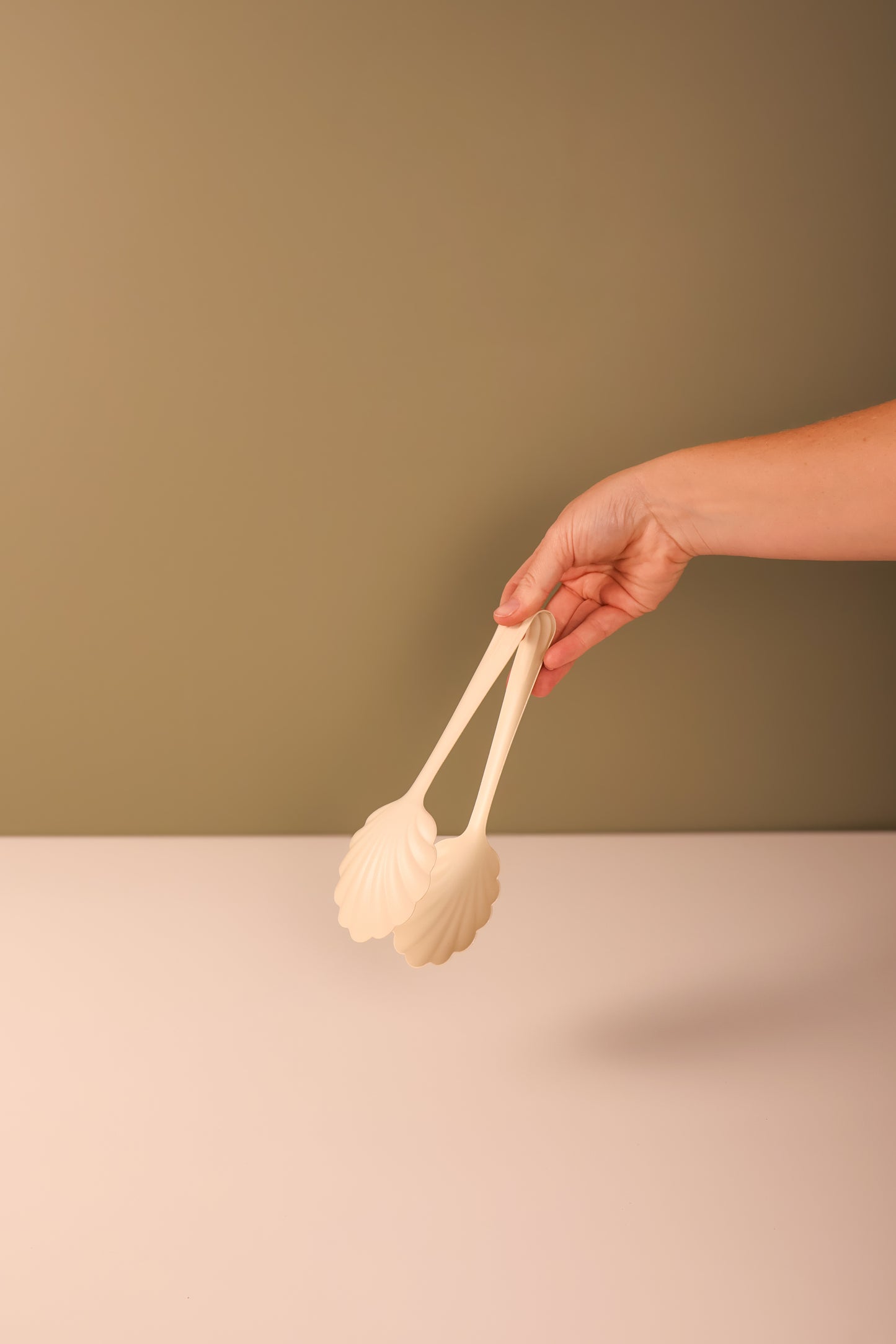 Scallop Shell Serving Tongs - Cream