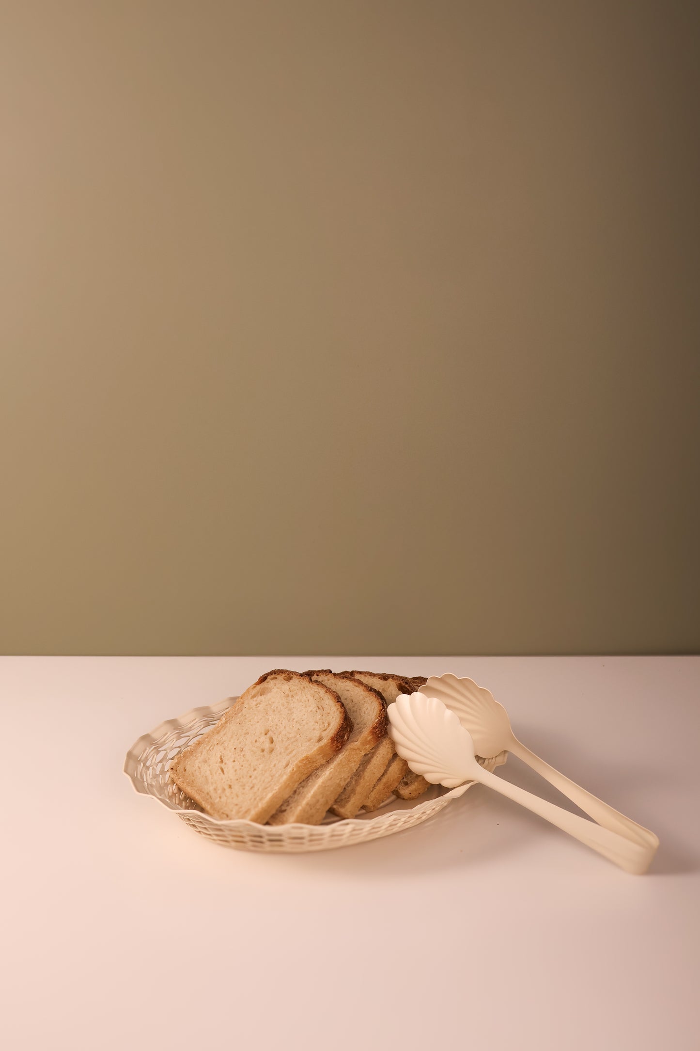Scallop Shell Serving Tongs - Cream