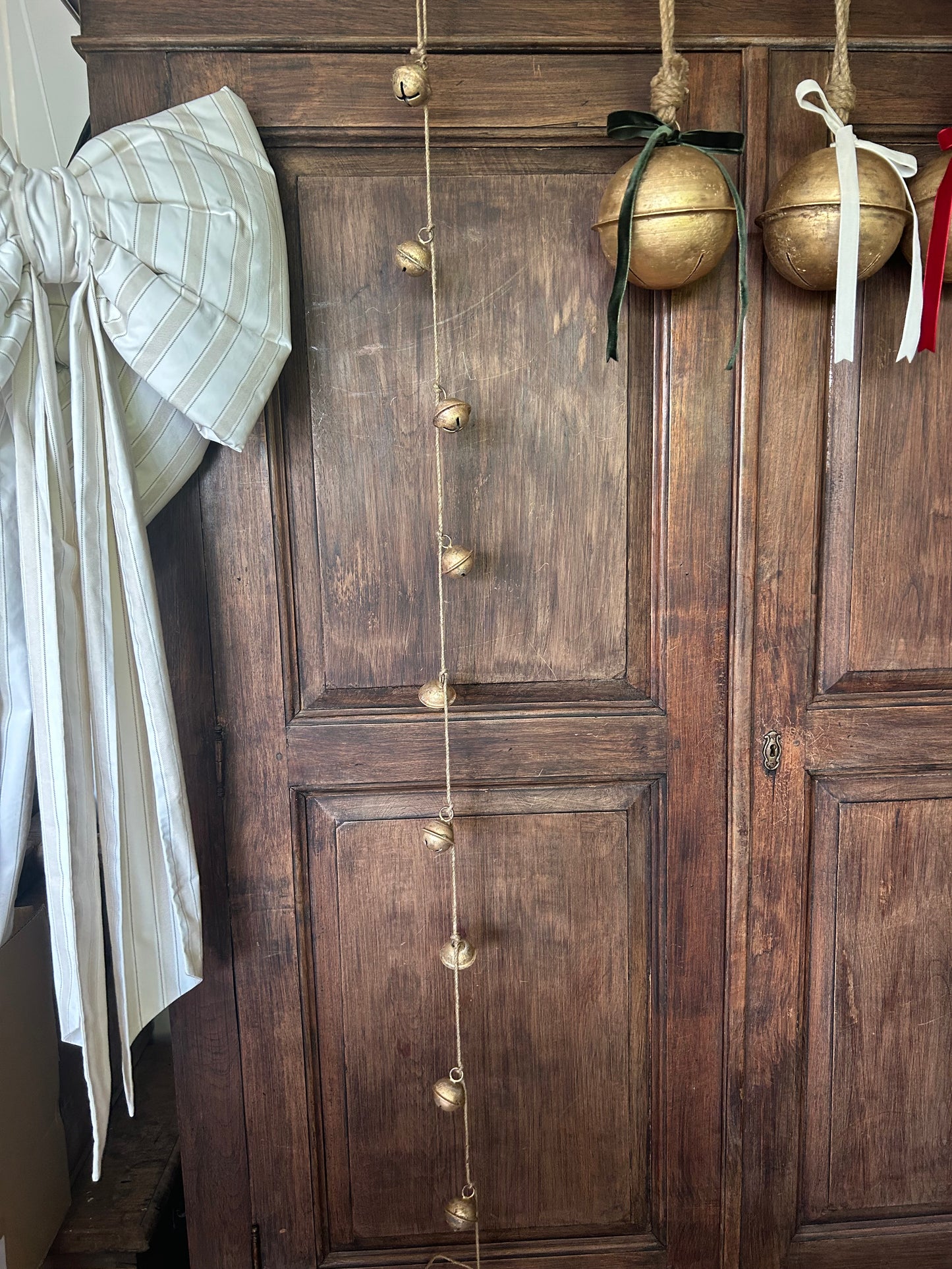 Rustic Round Christmas Bell Garland