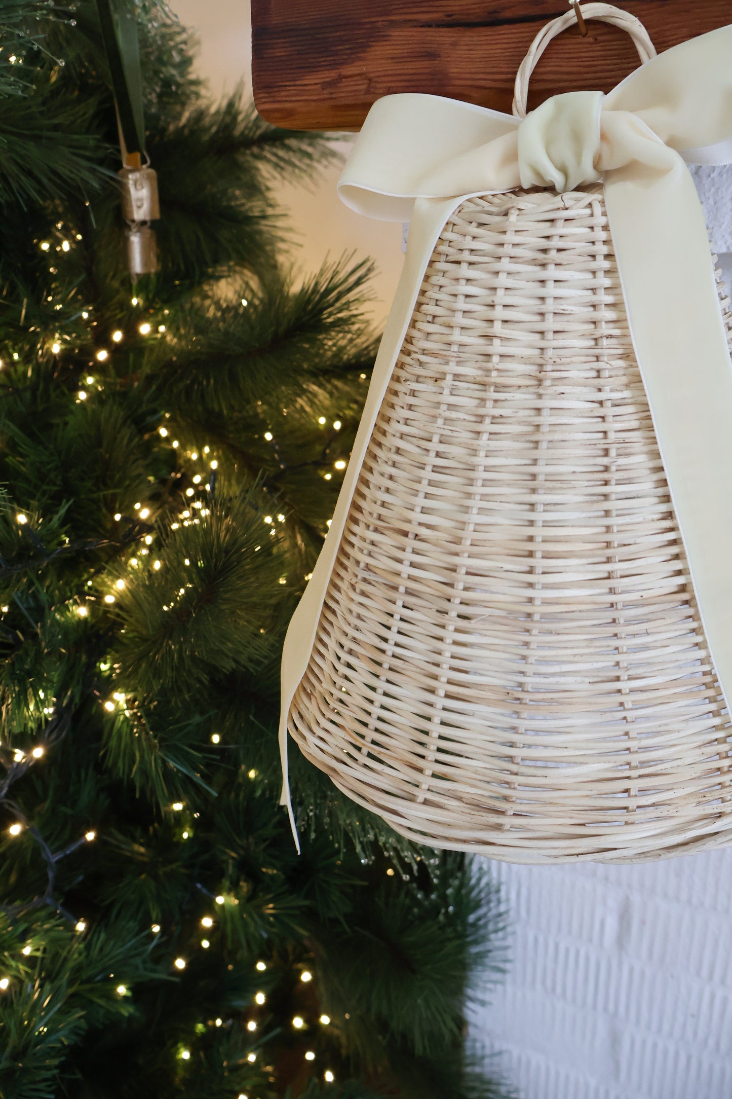 Jumbo Rattan Christmas Bell