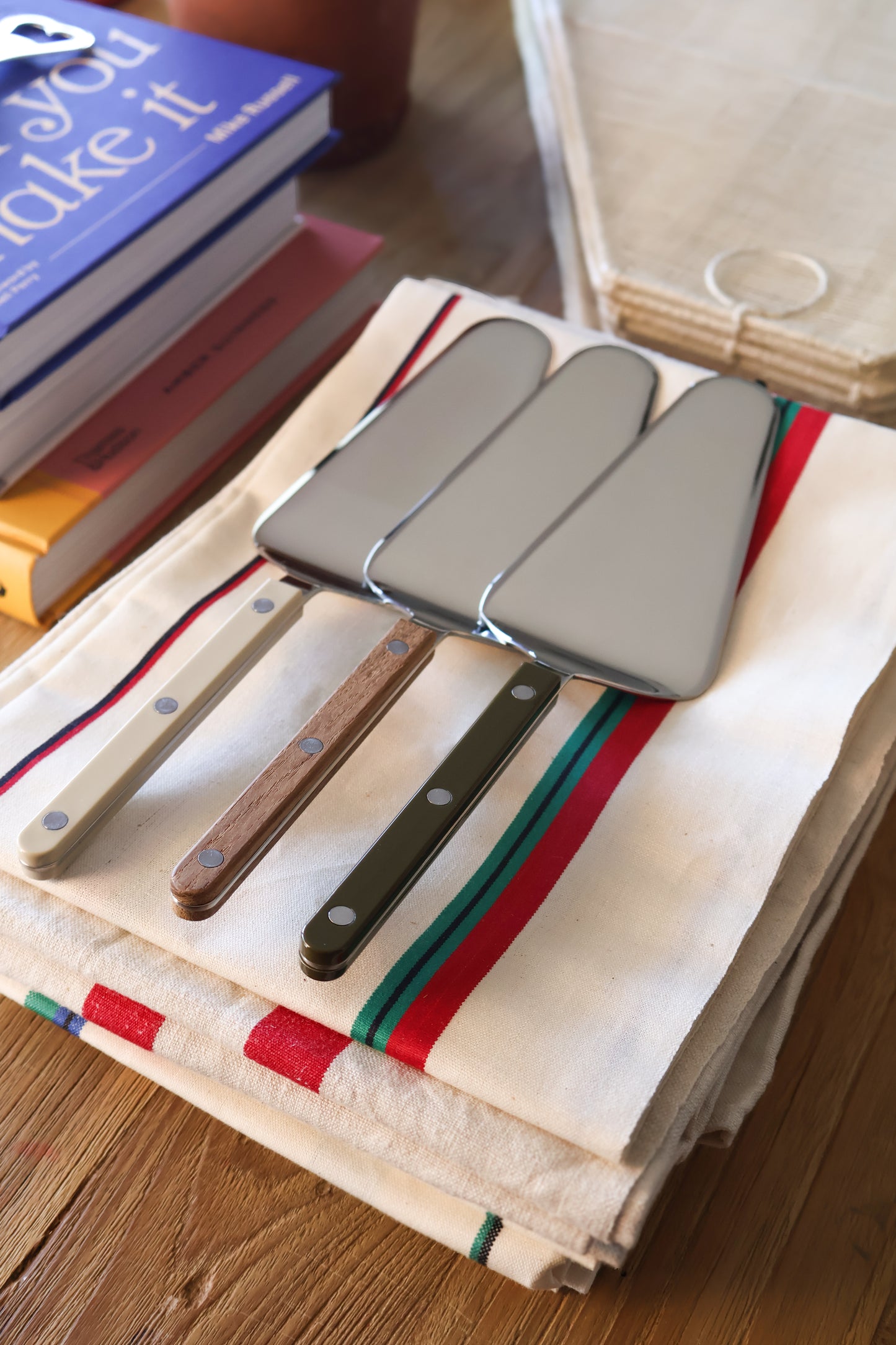 Bistrot Tart Server - Light Khaki