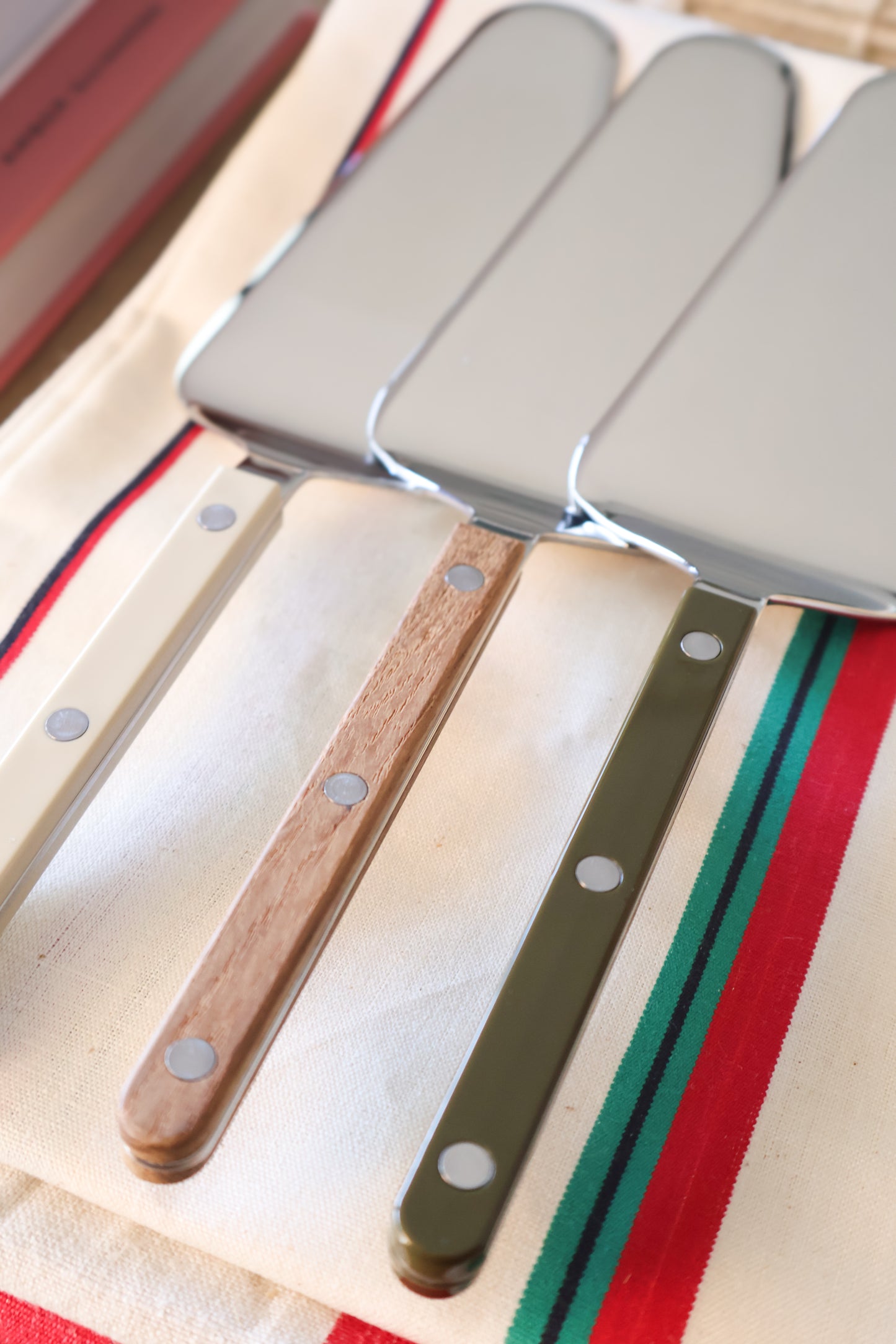 Bistrot Tart Server - Light Khaki
