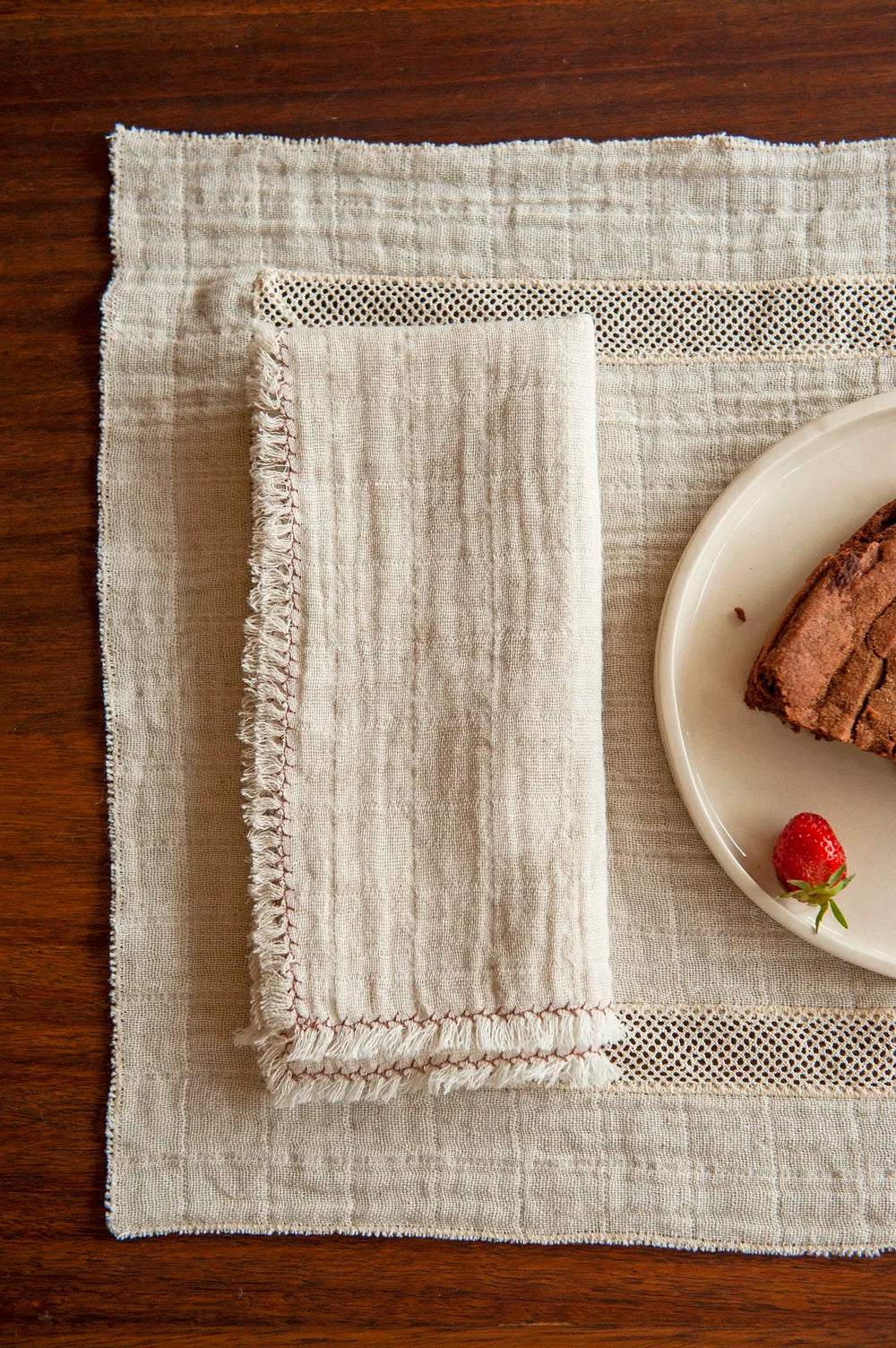 Portuguese melange placemats with a net lace frame by Bicla