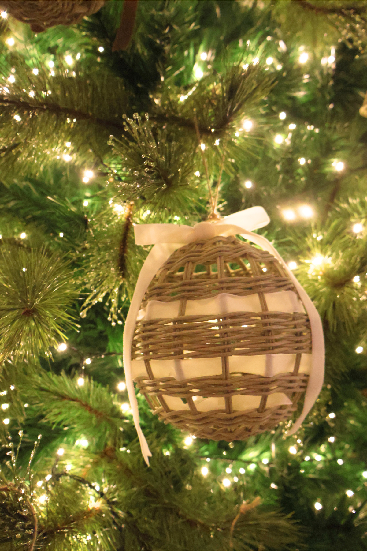 Noël Rattan Bauble